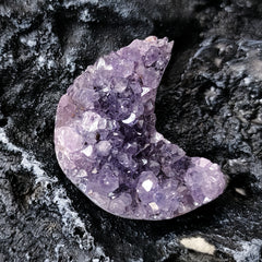 Natural Amethyst Cluster Crescent Moon｜Healing Crystal & Home Decor - Auratract