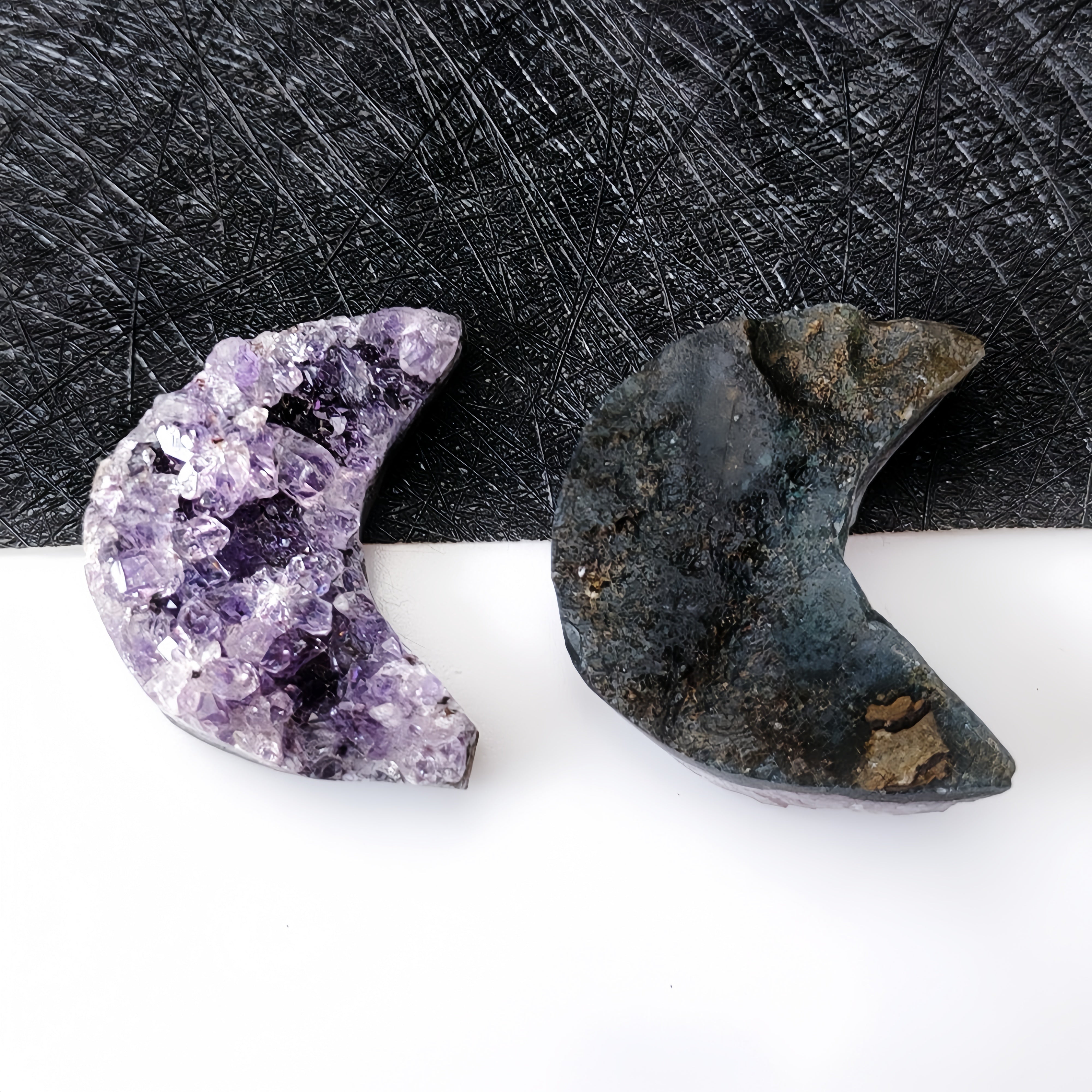 Natural Amethyst Cluster Crescent Moon｜Healing Crystal & Home Decor - Auratract